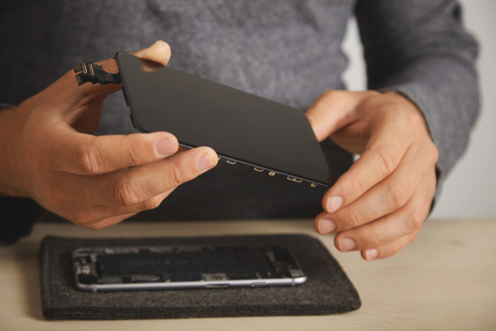 Why Replacing Your iPhone Display Professionally Is Worth It